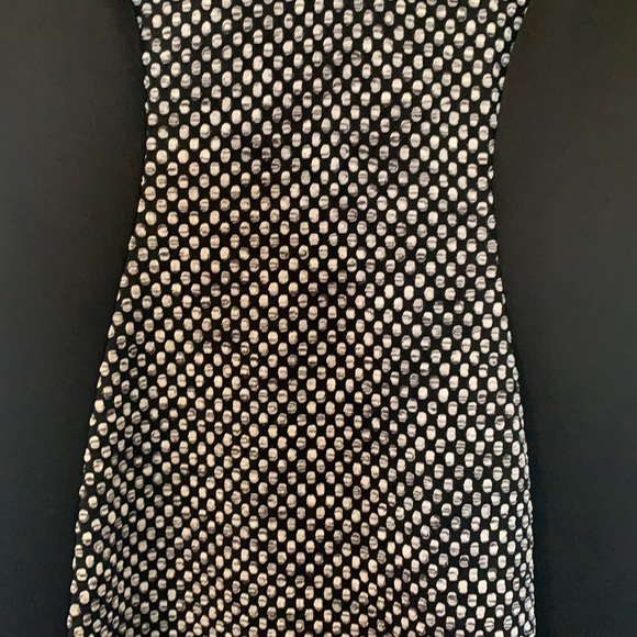 Black thick dress with short sleeves - Picture 4 of 5